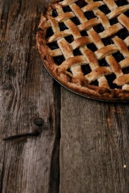 Yiyecekler. Lezzetli yaban mersinli turta masada.