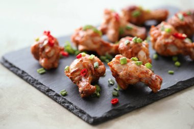 Yemek ve yemek. Kızarmış tavuk bacağı.