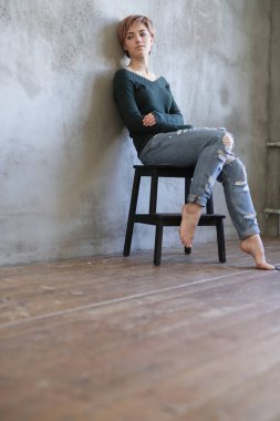 Yaşam tarzı. Kısa saçlı bir kadın.