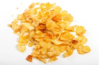 Sağlıksız. Masadaki lezzetli cipsler.