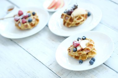 Lezzetli waffle 'lar masada.