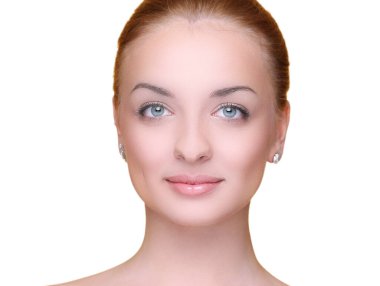 Beyaz arka planda güzel bir kız