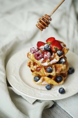 Lezzetli waffle 'lar masada.