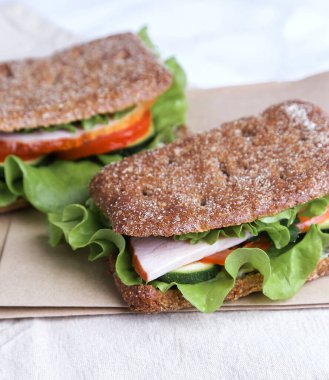 Masada nefis bir sandviç.