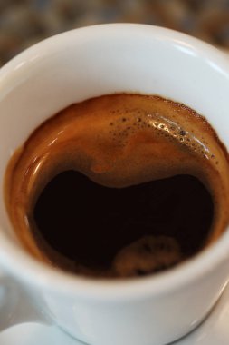 Kahve. Masada nefis bir kapuçino.