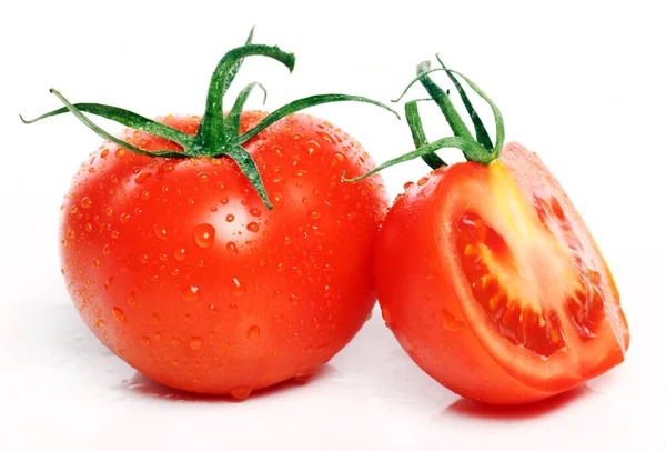 Tomates Frescos Saborosos Sobre Fundo Branco — Fotografia de Stock