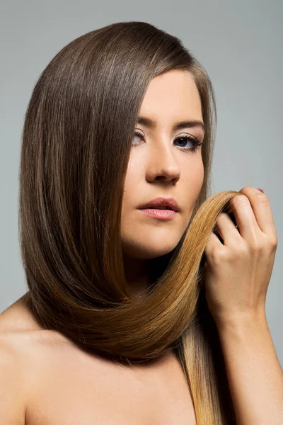 Mulher Bonito Com Cabelo Comprido — Fotografia de Stock