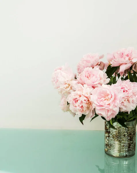 Des Fleurs Belle Pivoine Sur Table — Photo