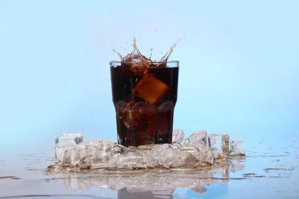 Splashes Bebida Cola Fria Fresca — Fotografia de Stock