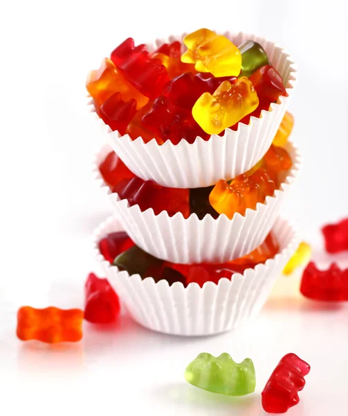 Färgglada Gummy Björn Godis Över Vit Bakgrund — Stockfoto