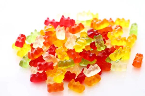 Färgglada Gummy Björn Godis Över Vit Bakgrund — Stockfoto