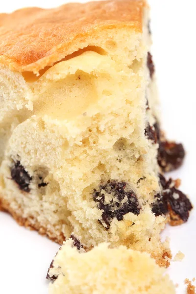 Bal ve kuru üzüm ile taze kek parçası