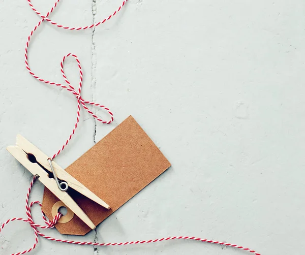 Noel zamanı. Ahşap zeminde iğne var.