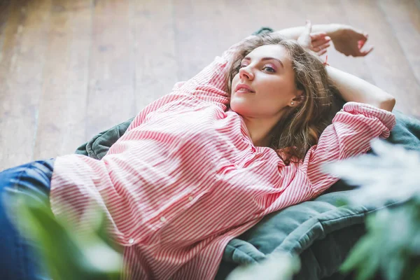 Lifestyle Woman Relaxing Home — Stock Photo, Image