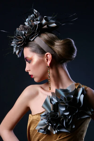 şık görüntüsü güzel genç kız