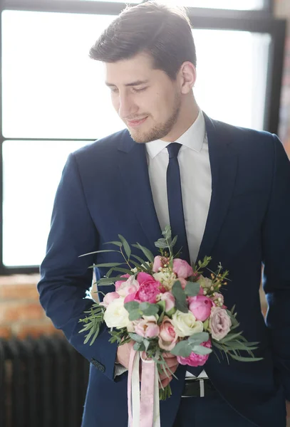 Giovane Abito Blu Con Bouquet Concetto Matrimonio — Foto Stock