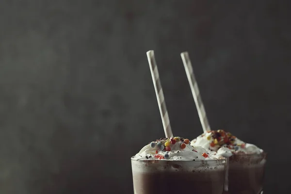 Minumlah Milkshake Atas Meja — Stok Foto