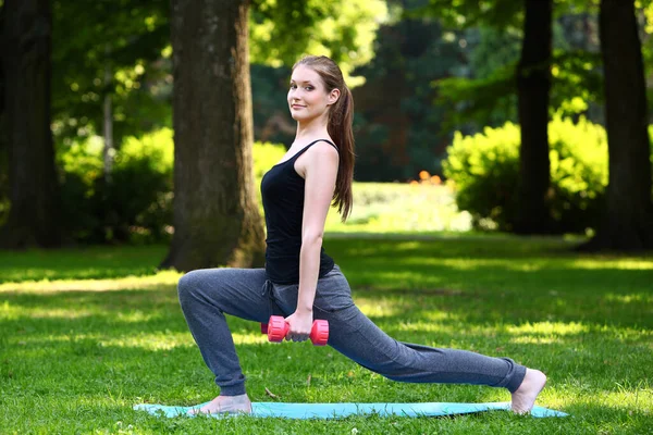 Young Woman Doing Lunges Dumbbells Park — Stock Photo, Image