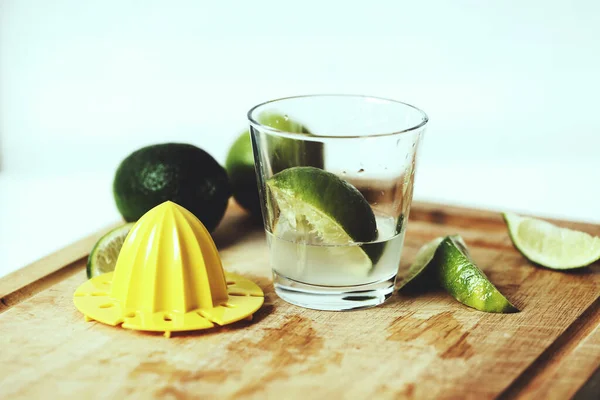Citrusfrukter Saftig Lime Brädet — Stockfoto