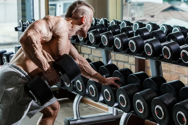 Fitness Bodybuilding Kraftvoller Mann Beim Training — Stockfoto