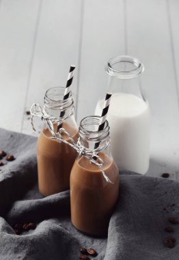 Kahve içeceğim. Sütlü buzlu latte