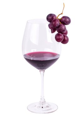 Beyaz arka planda kırmızı şarap