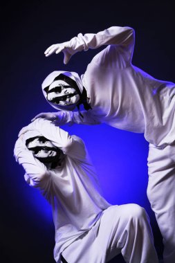 Stüdyoda hip hop dansçısı