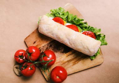 Masada nefis bir sandviç.