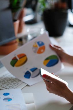 İş meseleleri. Ofisteki insanlar.