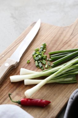 Yemek ve yemek. Kızarmış tavuk bacağı.