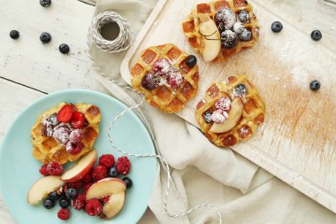 Lezzetli waffle 'lar masada.