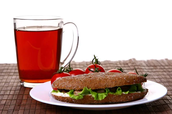 Ein Frisches Sanswich Mit Thunfisch Und Gemüse — Stockfoto