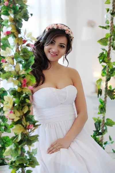 Ślubne Piękna Panna Młoda Huśtawce — Zdjęcie stockowe