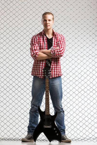 Jonge Rustige Muzikant Met Elektrische Gitaar — Stockfoto
