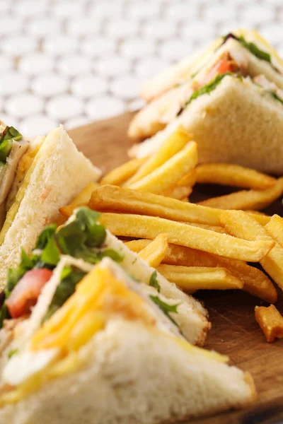 Essen Leckeres Sandwich Auf Dem Tisch — Stockfoto