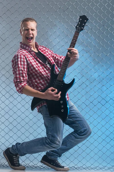 Muziek Geluid Muzikant Met Een Gitaar Hek Achtergrond — Stockfoto