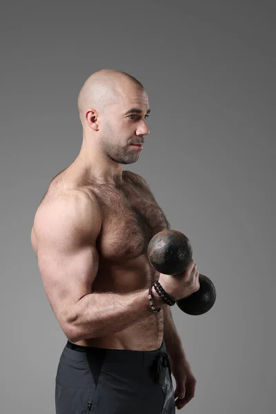 Fisiculturista Homem Com Corpo Muscular — Fotografia de Stock
