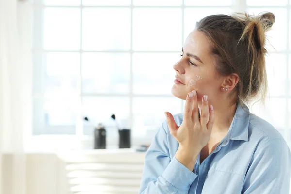 Belleza Femenina Mujer Encantadora Casa — Foto de Stock