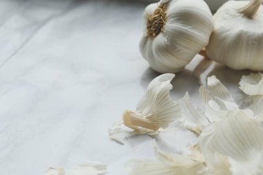 Yiyecekler. Lezzetli, beyaz sarımsak.