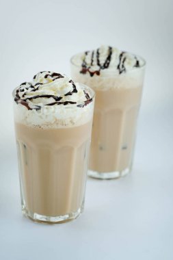 - Kahve. Köpüklü nefis bir latte.