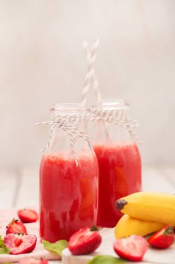 Masada nefis bir içecek var.