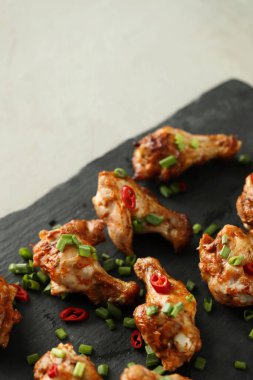 Yemek ve yemek. Kızarmış tavuk bacağı.