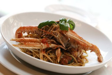 Lokantada nefis yemekler.