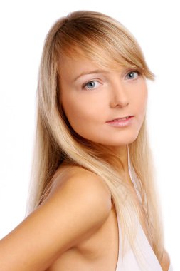 Genç ve güzel bir kız beyaz üzerine