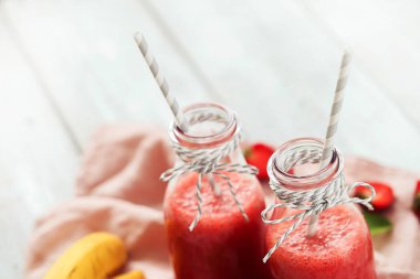 Masada nefis bir içecek var.