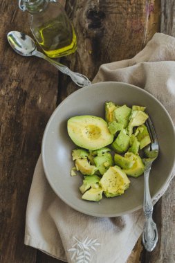 Bir tabakta nefis avokado