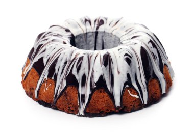 Lezzetli, yuvarlak pasta masada.