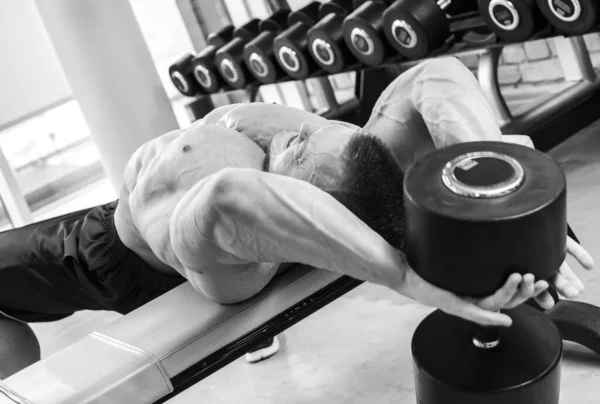 Fitness Musculación Hombre Poderoso Durante Entrenamiento —  Fotos de Stock