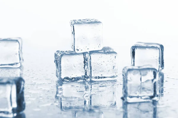 Cubos Hielo Frío Con Gotas Agua —  Fotos de Stock