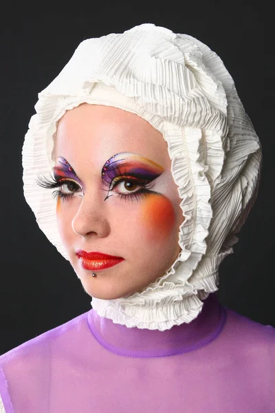 Elegante Jovem Mulher Com Maquiagem Glmour Posando Estúdio — Fotografia de Stock